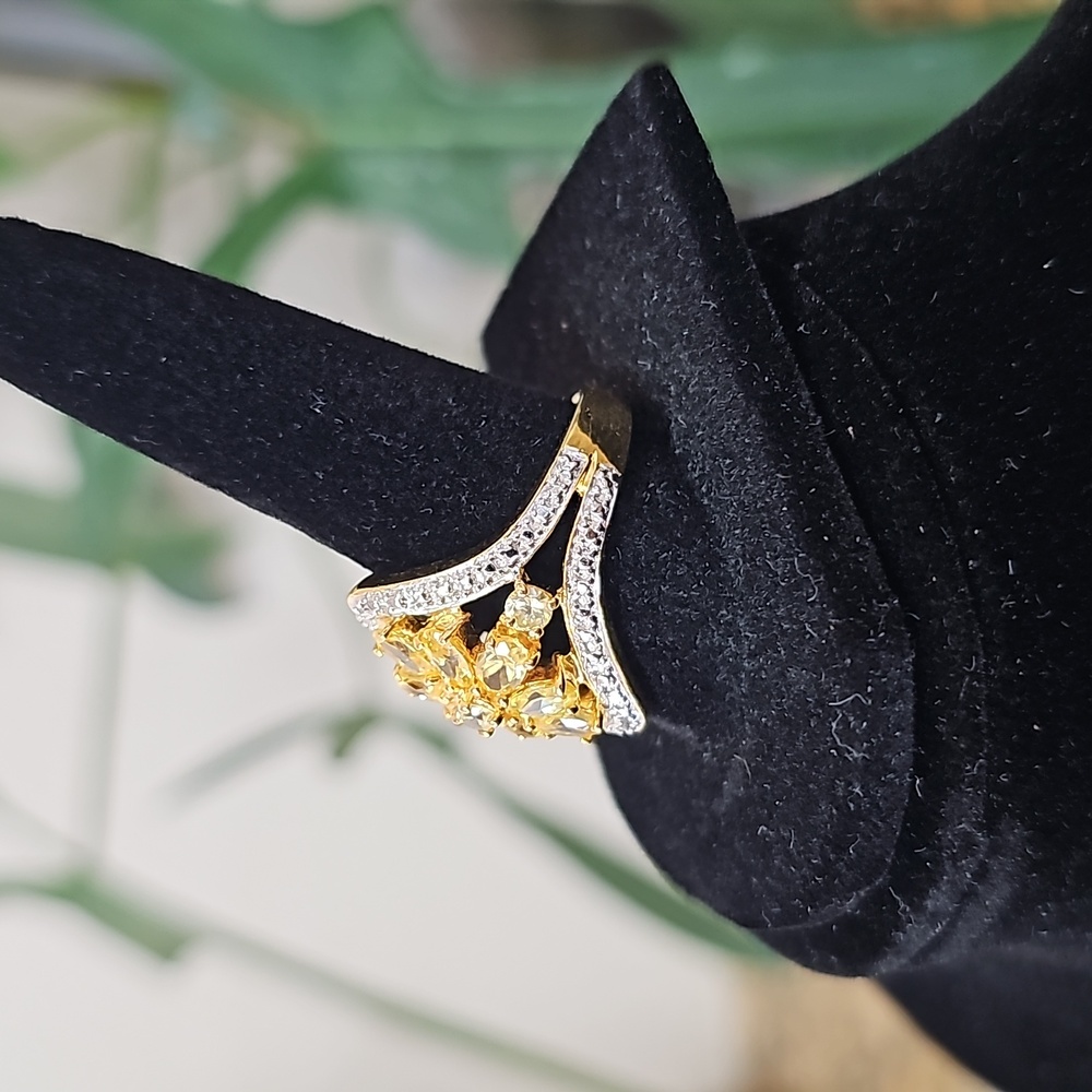 Floral citrine and rhodium plated sterling silver cocktail ring - Picture 3 of 8